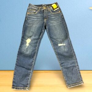 Relaxed Tapered Denim Distressed Jean 💕